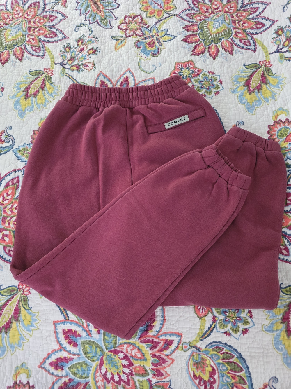 Comfrt Travel Essentials Jogger Pants Size Small Berry Color